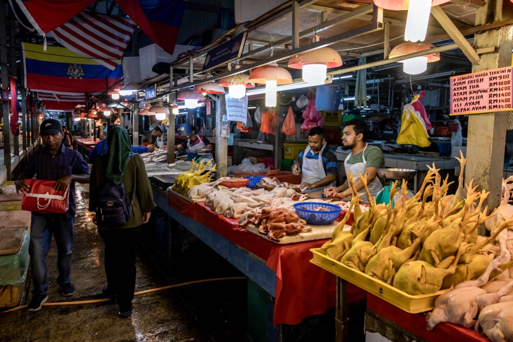 Slaughtered chickens are displayed for sale at the Chow Kit wet market in Kuala Lumpur October 12, 2023. — Picture by Firdaus Latif