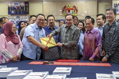 In Second Budget, Anwar Govt Tables Record RM393.8b Allocation For 2024 ...