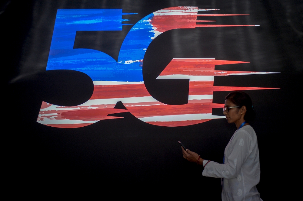 A second 5G network in Malaysia will be good for end-users and at the same time, increase opportunities to create new technologies, according to Assoc Prof Ooi Boon Yaik. — Picture by Mukhriz Hazim