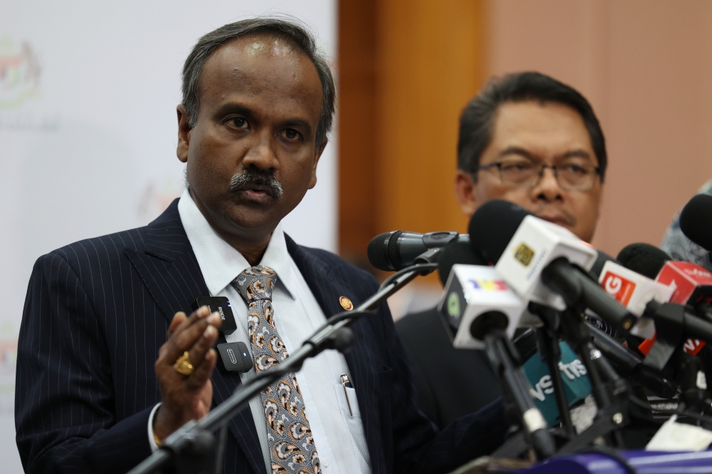 Human Resources Minister V. Sivakumar said if the services of over 500 employees of a low-cost airline were terminated, then they can expect to receive the benefits of the Employment Insurance System under the Social Security Organisation. — Bernama pic