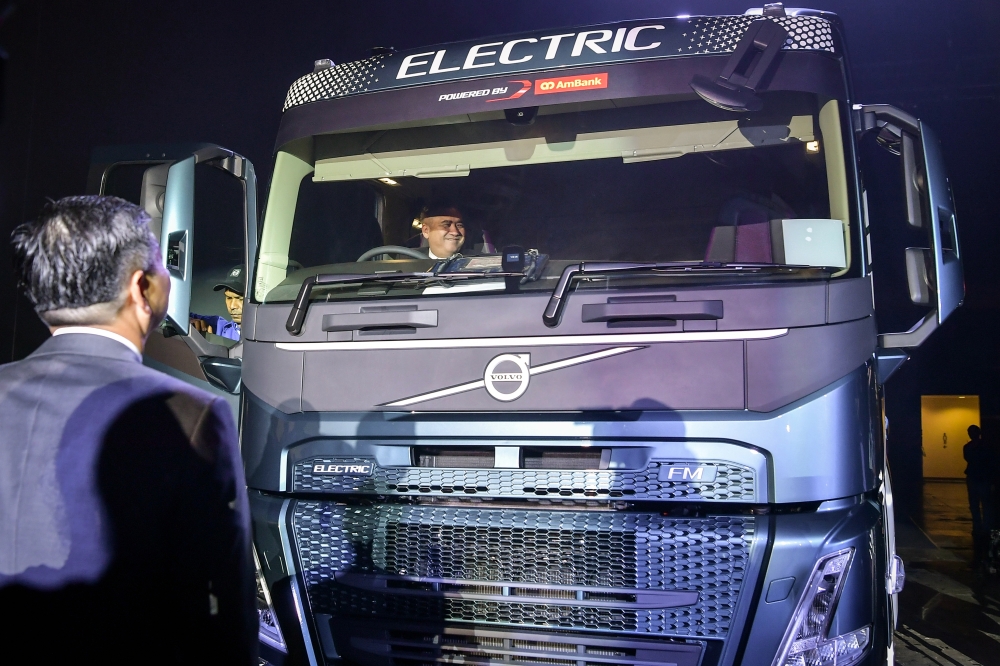 Transport Minister Anthony Loke is seen at the launch of Malaysia’s and Asia’s first electric prime mover here today by Swift Haulage Bhd (Swift) at Mitec in Kuala Lumpur October 16, 2023. — Bernama pic