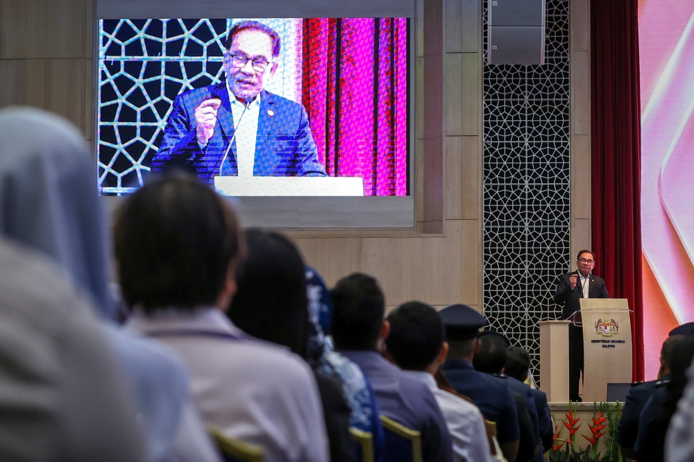 Prime Minister Datuk Seri Anwar Ibrahim says Vietnam and Cambodia will soon join their regional neighbours in trading with Malaysia using the ringgit. ― Bernama pic