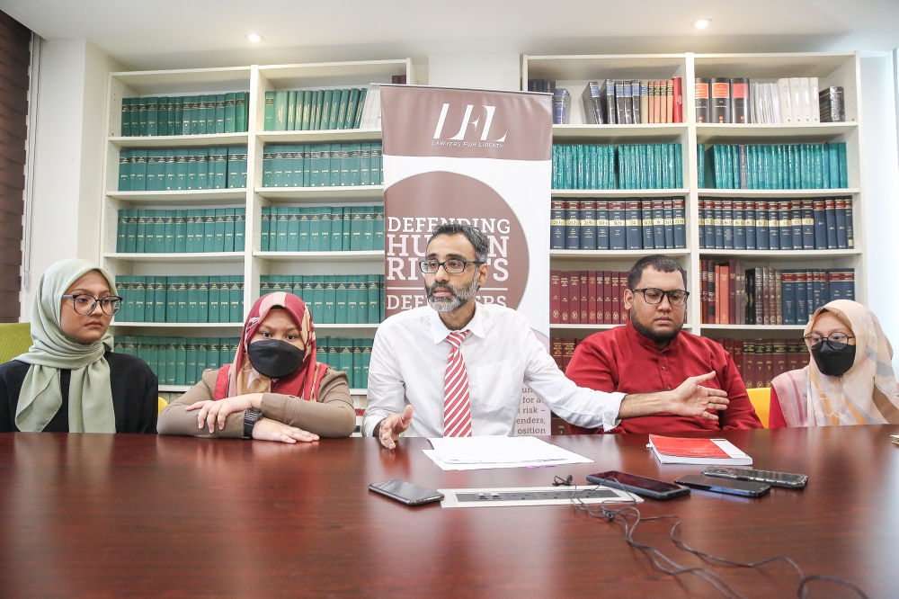 Lawyer for Liberty legal adviser N. Surendran speaks during a press conference on the four children born to Malaysian father who are stateless, in Petaling Jaya October 17, 2023. ―Picture by Yusof Mat Isa