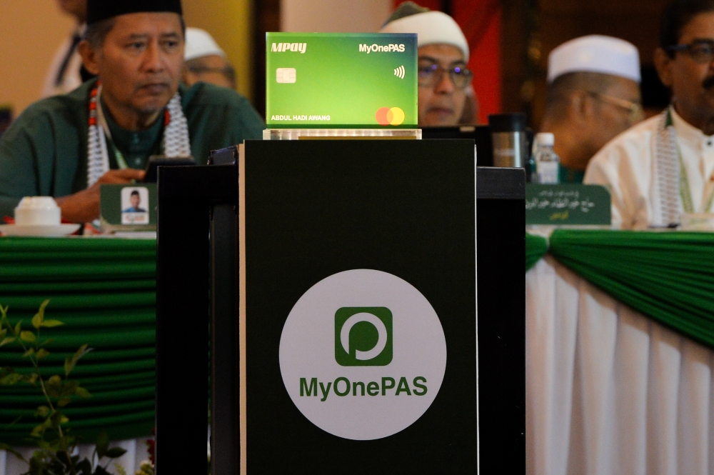 PAS president Tan Seri Abdul Hadi Awang launches the MyOnePas superapp during 69th PAS Muktamar in Shah Alam October 21, 2023. ― Picture by Miera Zulyana