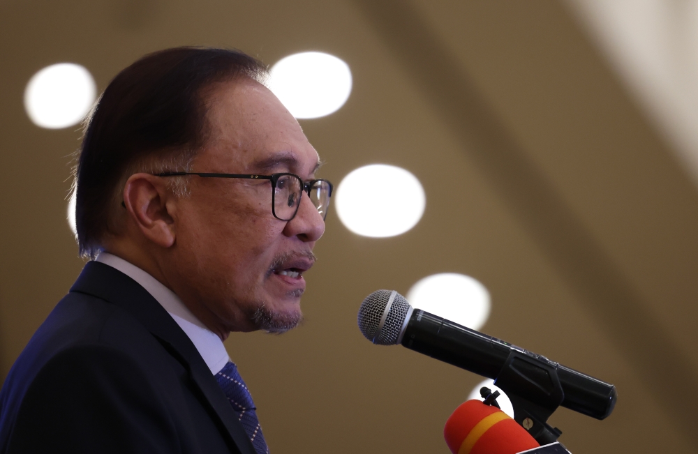 Prime Minister Datuk Seri Anwar Ibrahim has departed for Istanbul, Turkiye to hold a meeting with Turkish president Recep Tayyip Erdogan about the conflict between the Palestinians and Israel. — Bernama pic