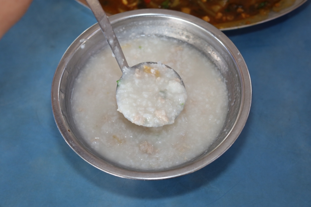 Pair the fish with a bowl of Century Egg and Pork Porridge as it balances out the slight salty flavours.