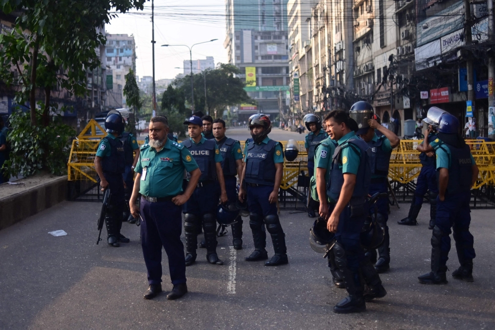 Police stand guard along a road in central Dhaka on October 28, 2023, ahead of the Islamist party Jamaat-e-Islami plan to hold a major rally banned by police to demand the restoration of the caretaker government. — AFP pic