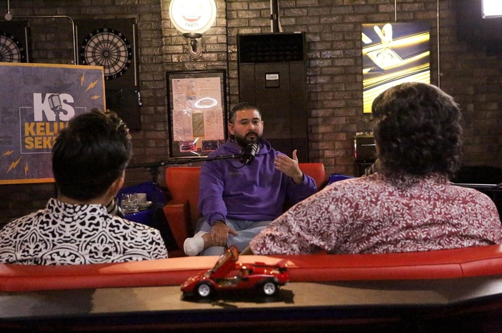 Johor Crown Prince Tunku Ismail Ibrahim speaks during the ‘Keluar Sekejap’ podcast, hosted by former health minister Khairy Jamaluddin and former Umno information chief Shahril Hamdan. — Picture via Facebook/Keluar Sekejap