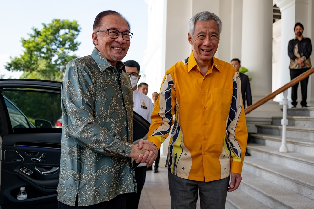 Prime Minister Datuk Seri Anwar Ibrahim is greeted by his Singapore counterpart Lee Hsien Loong upon his arrival in Singapore October 30, 2023. — Picture courtesy of Afiq Hambali/Prime Minister’s Office of Malaysia