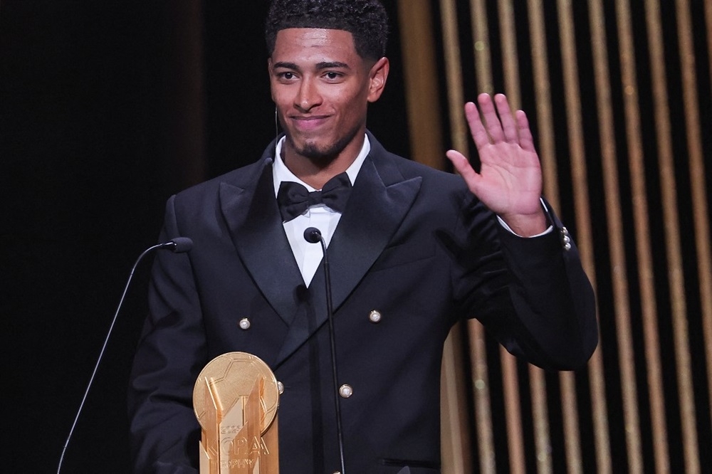 Real Madrid's midfielder Jude Bellingham gestures on stage as he receives the Kopa Trophy for best under-21 player during the 2023 Ballon d'Or France Football award ceremony in Paris October 30, 2023. ― AFP pic