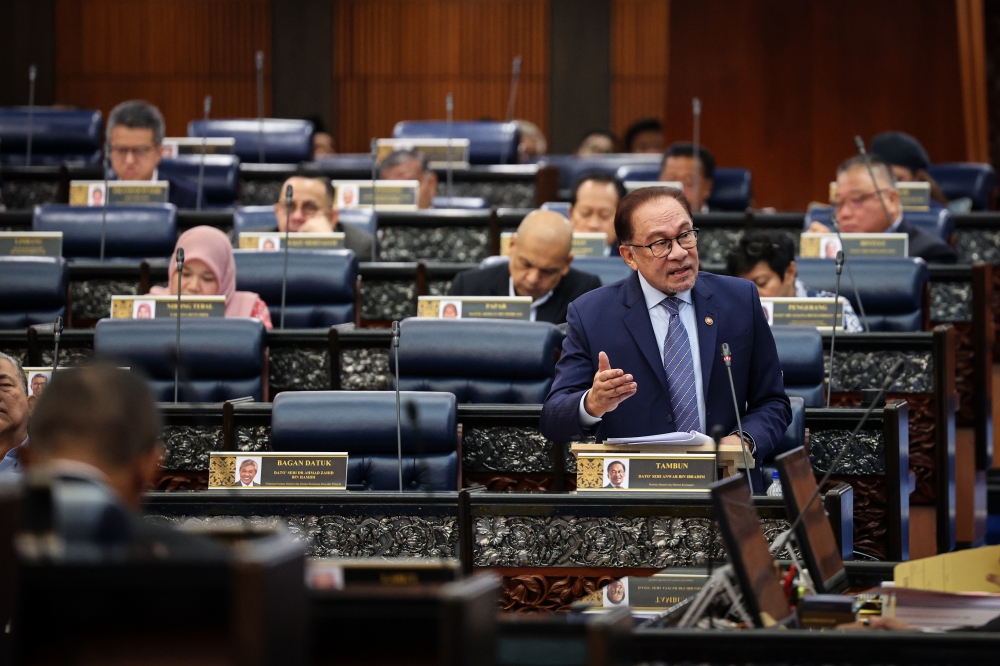 Prime Minister Datuk Seri Anwar Ibrahim said the Middle East and Latin American markets showed tremendous potential whereby during the first nine months of 2023, exports to these markets recorded positive growth of 24.7 per cent and 2.3 per cent, respectively. — Bernama pic 