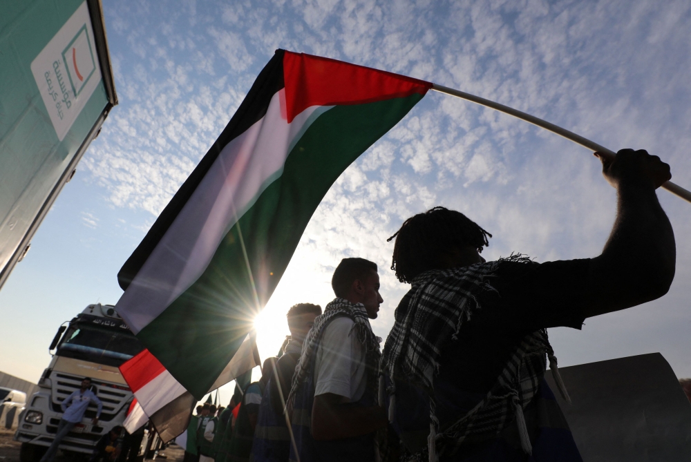 People demonstrate in support of Palestinians on the day of Egyptian Prime Minister Mostafa Madbouly's visit to the Rafah border crossing between Egypt and the Gaza Strip, amid the ongoing conflict between Israel and Palestinian Islamist group Hamas, in Rafah, Egypt, October 31, 2023. — Reuters pic