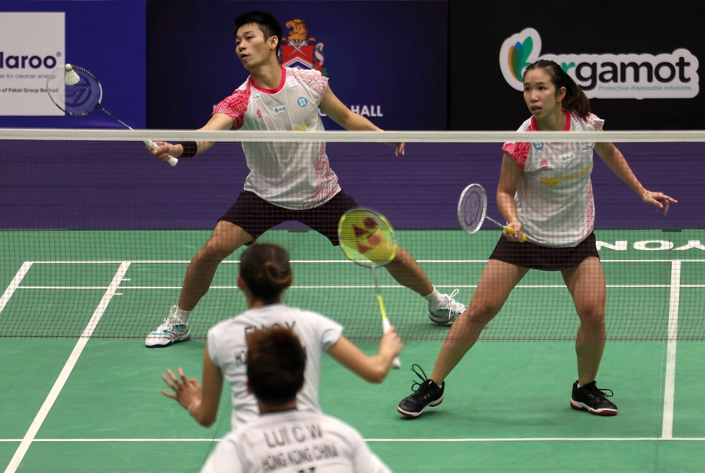 Chan Peng Soon-Cheah Yee See huffed and puffed their way to a 28-26, 21-19 win over Hong Kong’s unseeded pair of Lui Chun Wai-Fu Chi Yan in the second round at the Titiwangsa Stadium, November 2, 2023. — Bernama pic 