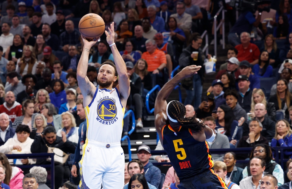 Golden State Warriors guard Stephen Curry (30) shoots a thee point basket against Oklahoma City Thunder guard Luguentz Dort (5) during the second half at Paycom Centre in Oklahoma November 3, 2023. — Picture by Alonzo Adams-USA TODAY Sports via Reuters