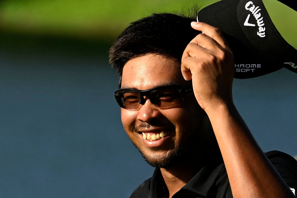 Sarit Suwannarut  completed his final round in 64 strokes, eight-under par for the day, to overhaul third round leader Chen, who endured a difficult day with a one-over par round of 73 but still finished in a share for second with Kho.