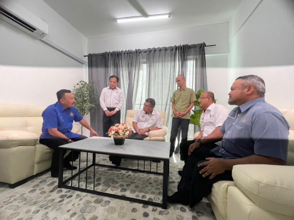 Home Minister Datuk Seri Saifuddin Nasution Ismail (seated third from left) visiting a demonstration unit of the Aliff Sejahtera Apartment that will serve as staff residence for Johor’s Immigration Department personnel in Tampoi November 8, 2023. — Picture by Ben Tan