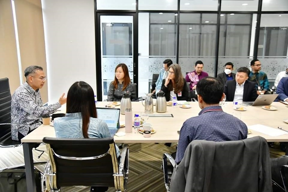 Communications and Digital Minister Fahmi Fadzil today met representatives of social media platform provider TikTok and Meta company to discuss issues involving regulation of content. — Picture via X/Fahmi Fadzil