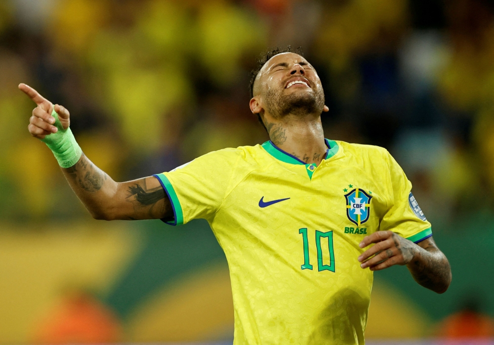 Neymar responding well to treatment, says Brazil's team doctor