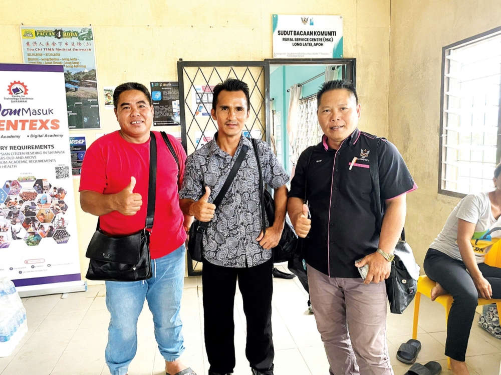 (From left) Sapu, Lucas and Yakub giving their thumbs up to the CTOP Programme. ― Borneo Post pic