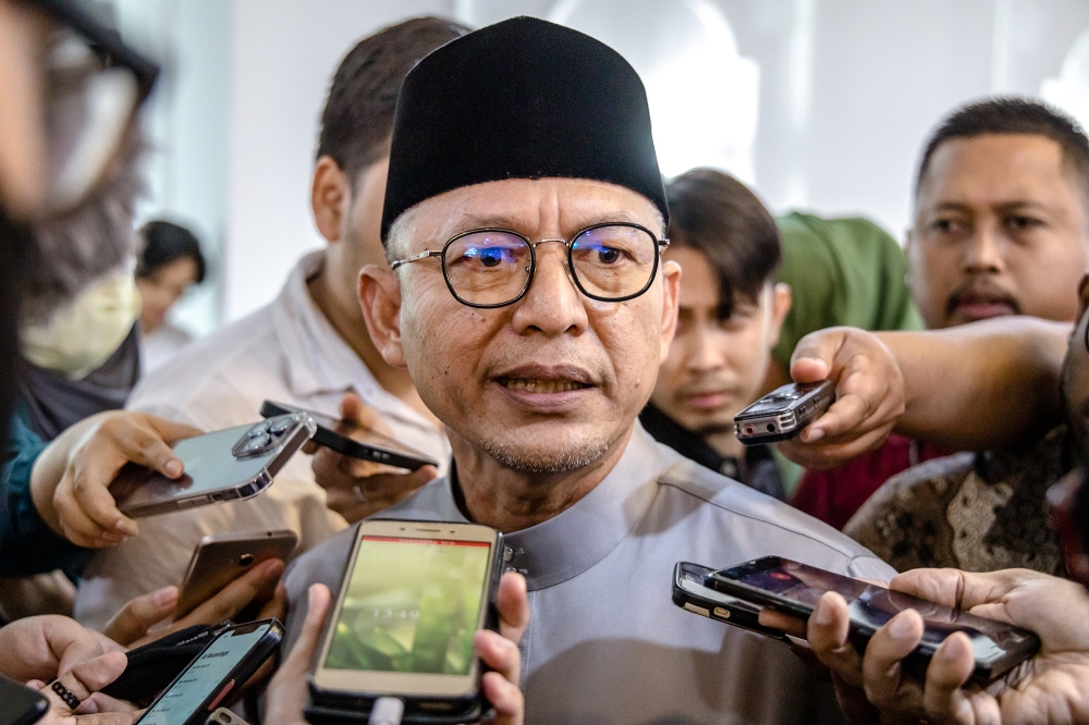 Bukit Aman Criminal Investigation Department director Datuk Seri Mohd Shuhaily Mohd Zain said Datuk Razali Idris was called to give his statement at the Chukai police station in Kemaman, Terengganu, earlier by investigators from the department’s Classified Crimes Unit. — Picture by Firdaus Latif