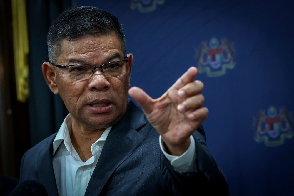 On October 23 this year, Home Minister Datuk Seri Saifuddin Nasution Ismail in the Dewan Rakyat said most elderly citizenship applicants fail to pass the evaluation of their fluency in the Malay language, noting that Malaysia also refers to best practices in other countries where those applying for citizenship are required to be able to use those countries’ official language. — Bernama pic 