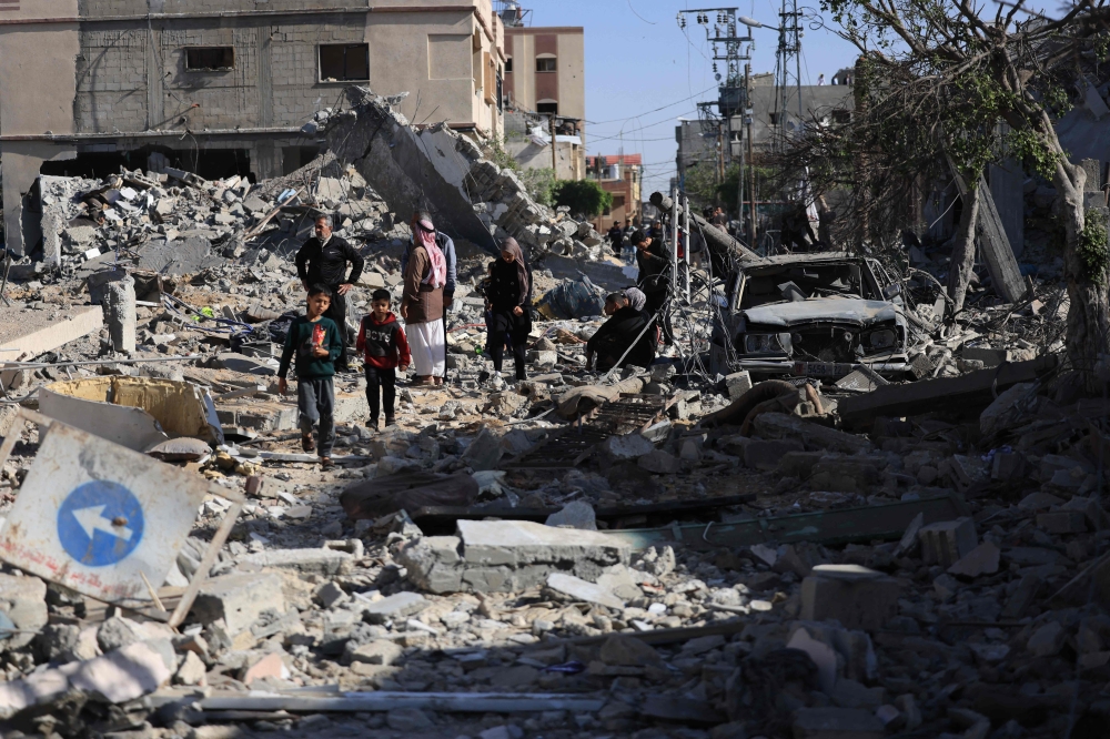 Palestinians inspect the damage to their homes upon their return to the Khezaa district on the eastern outskirts of the southern Gaza Strip city of Khan Yunis, following weeks of Israeli bombardment, as a four-day cease fire took effect on November 24, 2023. — AFP pic