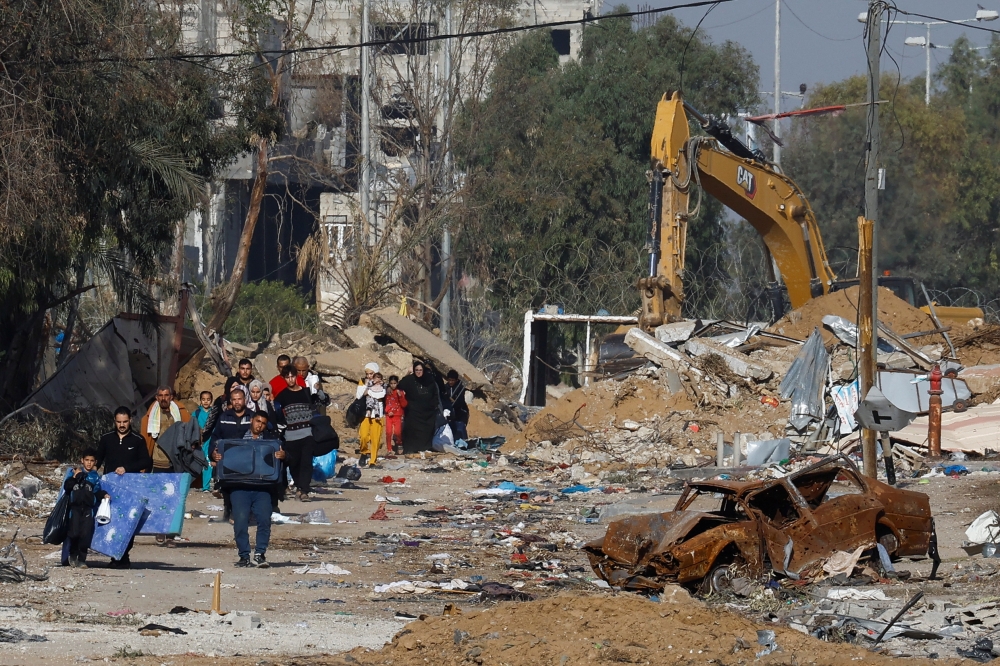 Palestinians carry their belongings as they flee Gaza City, during a temporary truce between Israel and Hamas, near Gaza City November 24, 2023. — Reuters pic