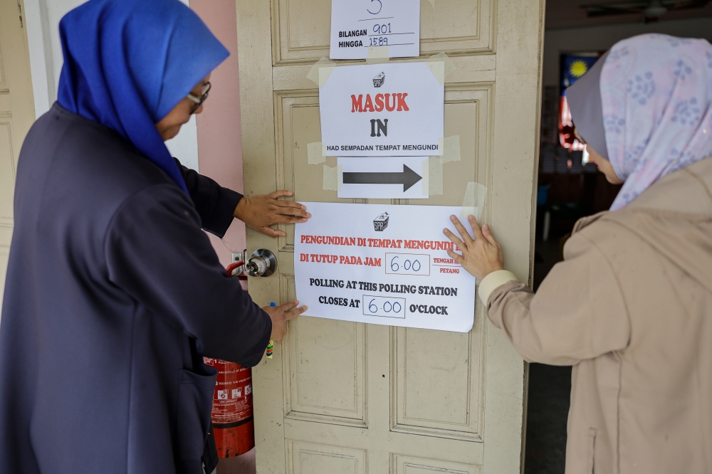 Election Commission staff make preparations at the SK Seri Iman voting centre for the Kemaman by-election December 1, 2023. — Bernama pic