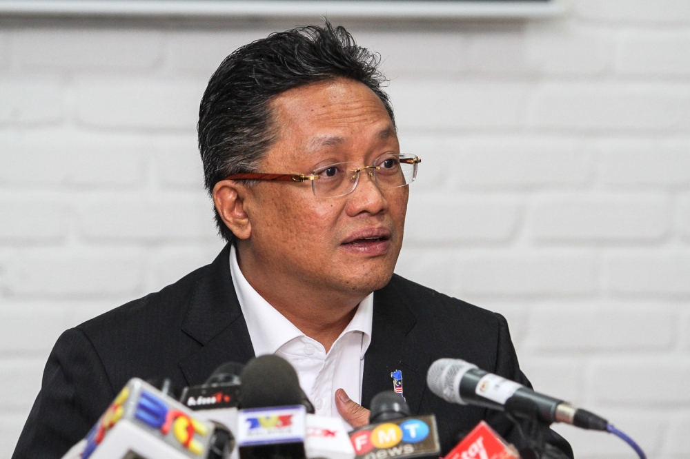 Umno Sabah deputy chief Datuk Seri Abdul Rahman Dahlan urged the federal government to bring back government-run English medium schools in Sabah. — Picture by Shafwan Zaidon