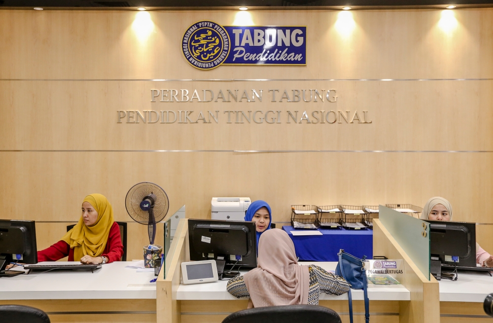 PTPTN chairman Datuk Norliza Abdul Rahim said this is following an increase in investment profits and performance trends of Simpan SSPN savings deposits each year as well as being supported by the various privileges and benefits of Simpan SSPN. — Picture by Firdaus Latif