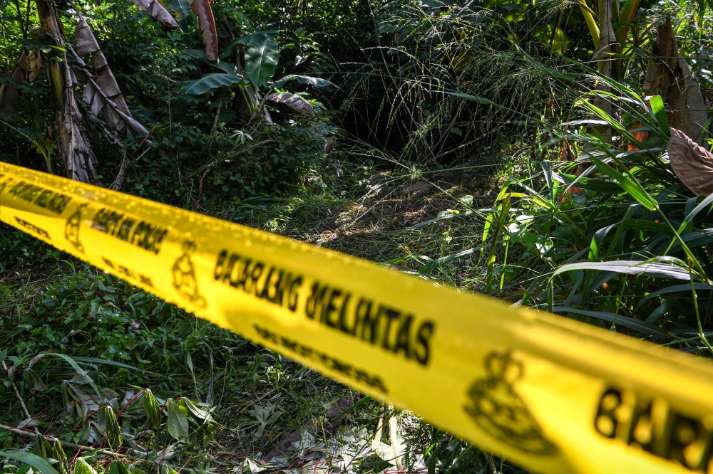 Police tape is seen at the location where the body of six-year-old Zayn Rayyan Abdul Matiin was found December 9, 2023. — Bernama pic 