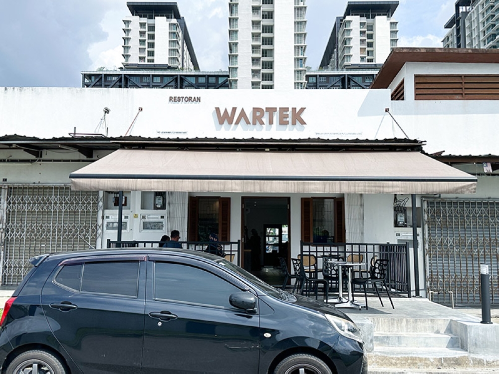 Wartek is located in Ara Damansara where a few other eateries can be found