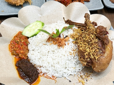 Get your 'bebek goreng' and 'soto' Betawi fix at Ara Damansara's Wartek ...