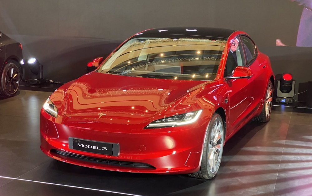 Tesla Model 3 Long Range in Ultra Red. — SoyaCincau pic 