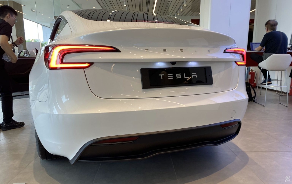 Tesla Model 3 RWD in White. — SoyaCincau pic 