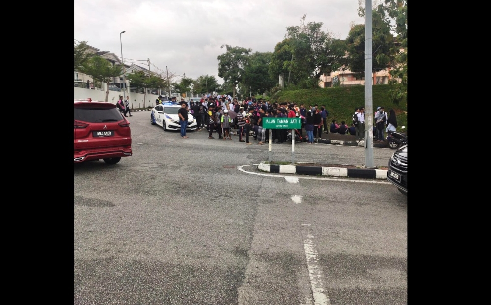 A viral Facebook post on the accident claimed that the Form Five student’s motorcycle was hit by a car as he was returning home from school this afternoon. The motorist reportedly fled the scene. — Picture from social media 