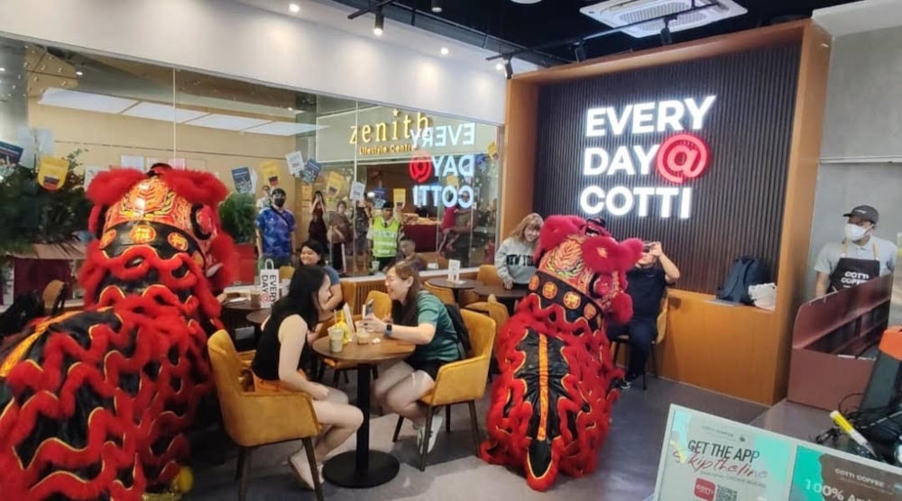 These two magnificent ‘lions’ joined customers on the first day of business at Cotti Coffee. —Picture courtesy of Cotti Coffee