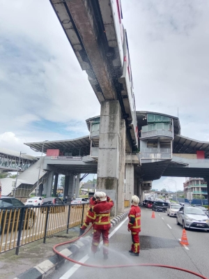 KL Monorail tyre catches fire and falls to the road again near Titiwangsa station