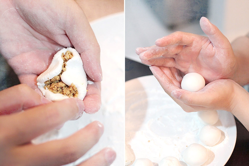 Making 'tong yun' by hand as a shared family activity.