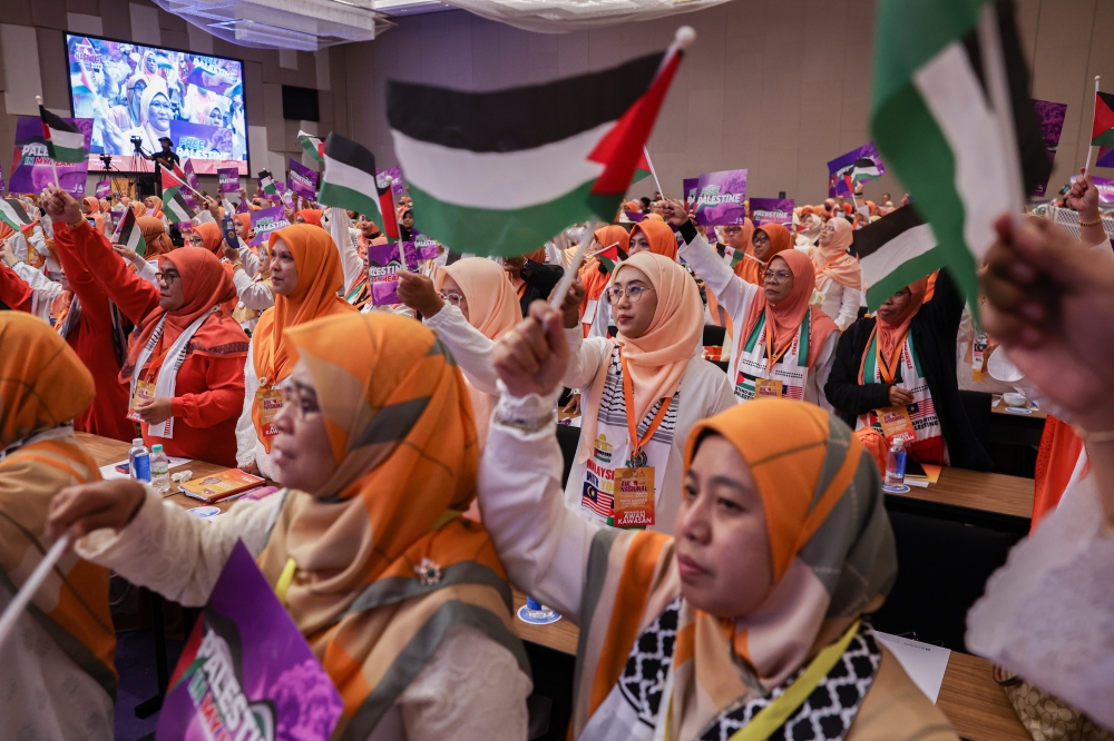 Members at the Amanah Women’s wing convention in Klang, December 22, 2023. — Bernama pic 