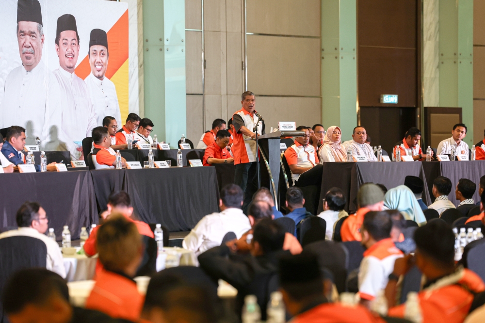 According to Nusantara Academy for Strategic Research (NASR) senior fellow Azmi Hassan, Datuk Seri Mohamad Sabu is widely expected to secure his third and final term as Amanah president. — Bernama pic 