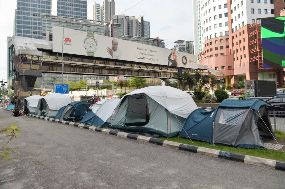 Former PKR vice-president Tian Chua and protestors are seen join the gathering in solidarity for Palestine near the United State Embassy, Jalan Tun Razak on December 28,2023. — Picture by Miera Zulyana