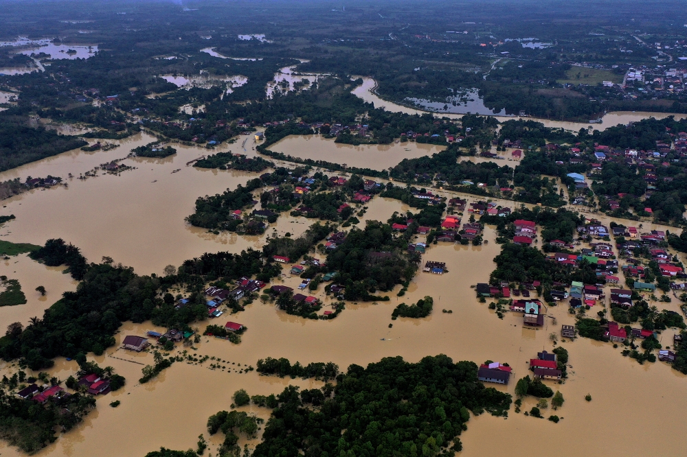 An aerial view of the flood situation at Rantau Panjang town, Pasir Mas December 26, 2023. In his posting on Facebook yesterday, Anwar said he would visit Kelantan today to personally check on the flood situation currently affecting the state. — Bernama pic