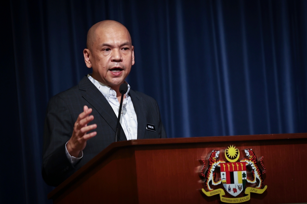 Domestic Trade and Cost of Living Minister Datuk Armizan Mohd Ali said Padu also allows the identification of subsidy recipients based on specific criteria, like the number of dependents, rather than solely relying on household income categories (B40, M40, or T20). — Bernama pic