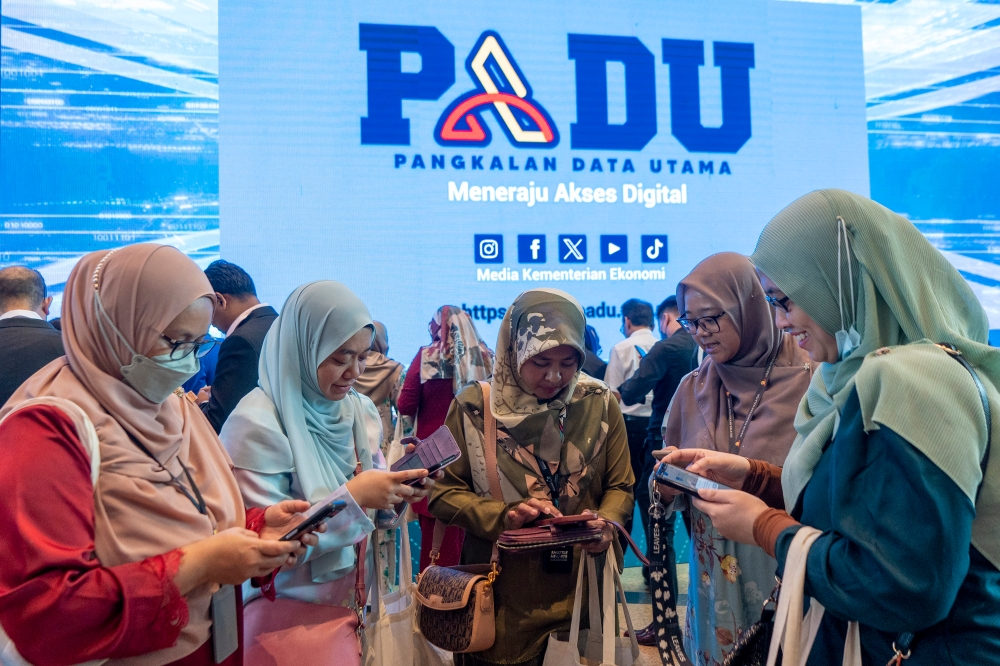 People registering on the Padu website during the launch of the Central Database Hub (Padu) at Putrajaya International Convention Centre (PICC) in Putrajaya, January 2, 2024. — Picture by Shafwan Zaidon