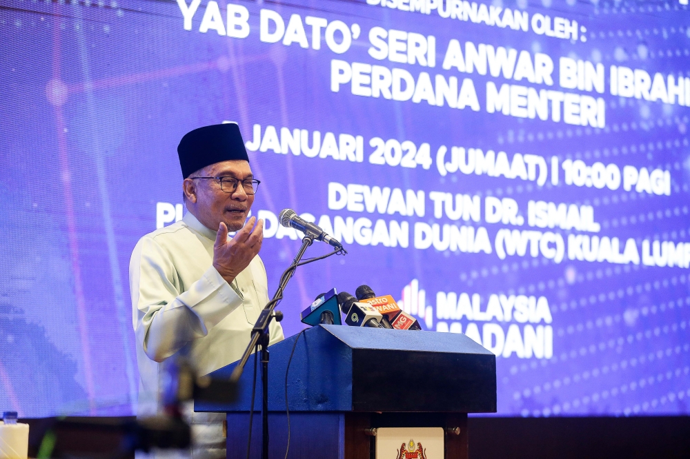 Prime Minister Datuk Seri Anwar Ibrahim delivers his speech during the Strategy Discourse of the Ministry of Higher Education here at Putra World Trade Centre, January 5, 2024. — Picture by Sayuti Zainudin