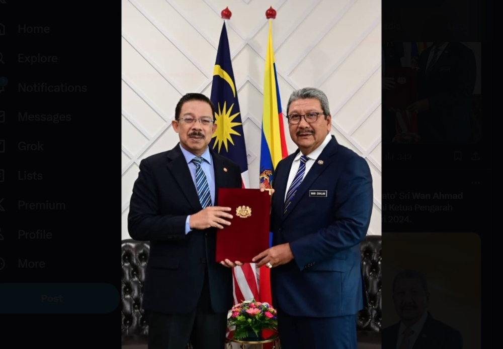 Datuk Seri Wan Ahmad Dahlan Abdul Aziz has been appointed the new director-general of Public Service effective tomorrow, said Chief Secretary Tan Sri Mohd Zuki Ali. — Picture from X/Mohd Zuki Ali 