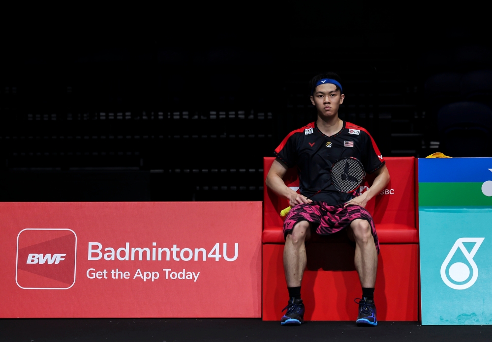 Professional men’s singles shuttler Lee Zii Jia can’t seem to find the magic potion to break the ‘early exit’ curse after losing 21-16, 19-21, 15-21 to China’s Lu Guang Zu in the first round of the 2024 Malaysia Open badminton championships at the Axiata Arena, January 9, 2024. — Bernama pic 