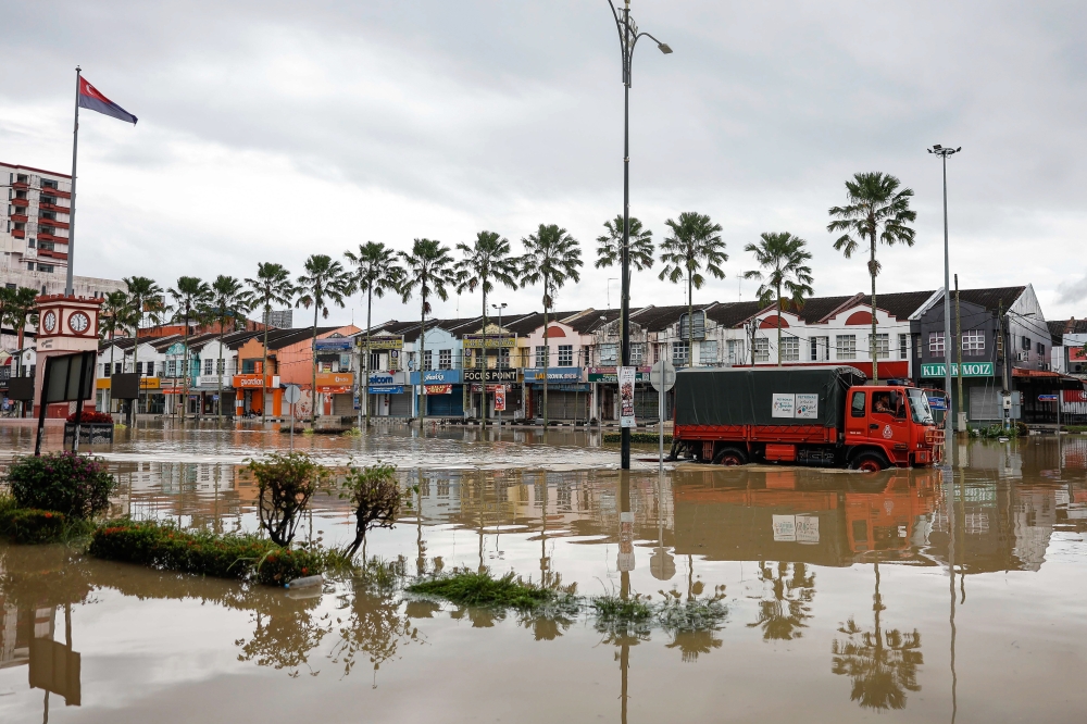 A view of the floods in Kota Tinggi January 10, 2024. Kota Tinggi district police chief Supt Hussin Zamora said two teenage boys drowned in floodwaters in Kampung Perpat, Tanjung Sedili today while apparently trying to catch fish. — Bernama pic