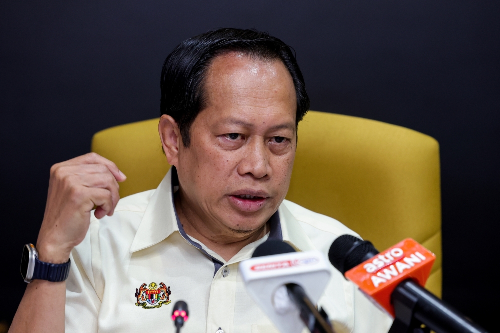 Pontian MP Datuk Seri Ahmad Maslan has thrown his support for a proposed law for the federal government to run for a full five-year term without a general election being called earlier. — Bernama pic